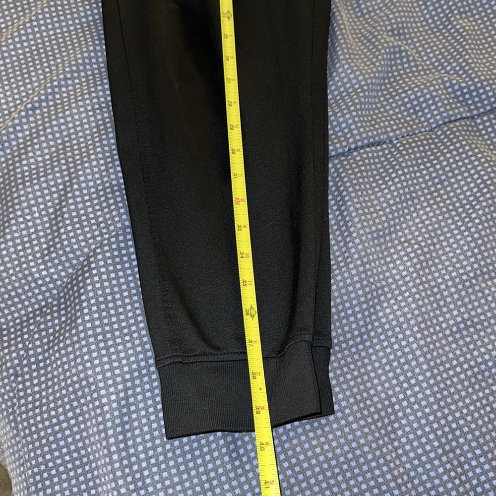EUC Men’s Under Armour Joggers - Picture 4 of 6